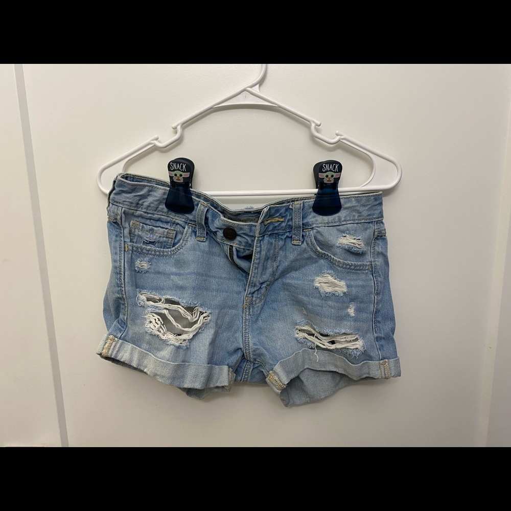 High waisted light wash ripped blue Jean shorts Abercrombie & Fitch size 00